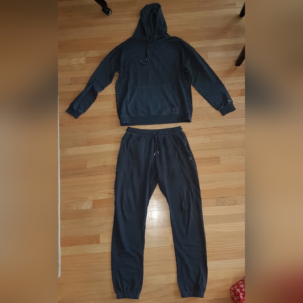 Kuwalla Tee pullover hoodie (size large) and matching sweatpants (size medium)